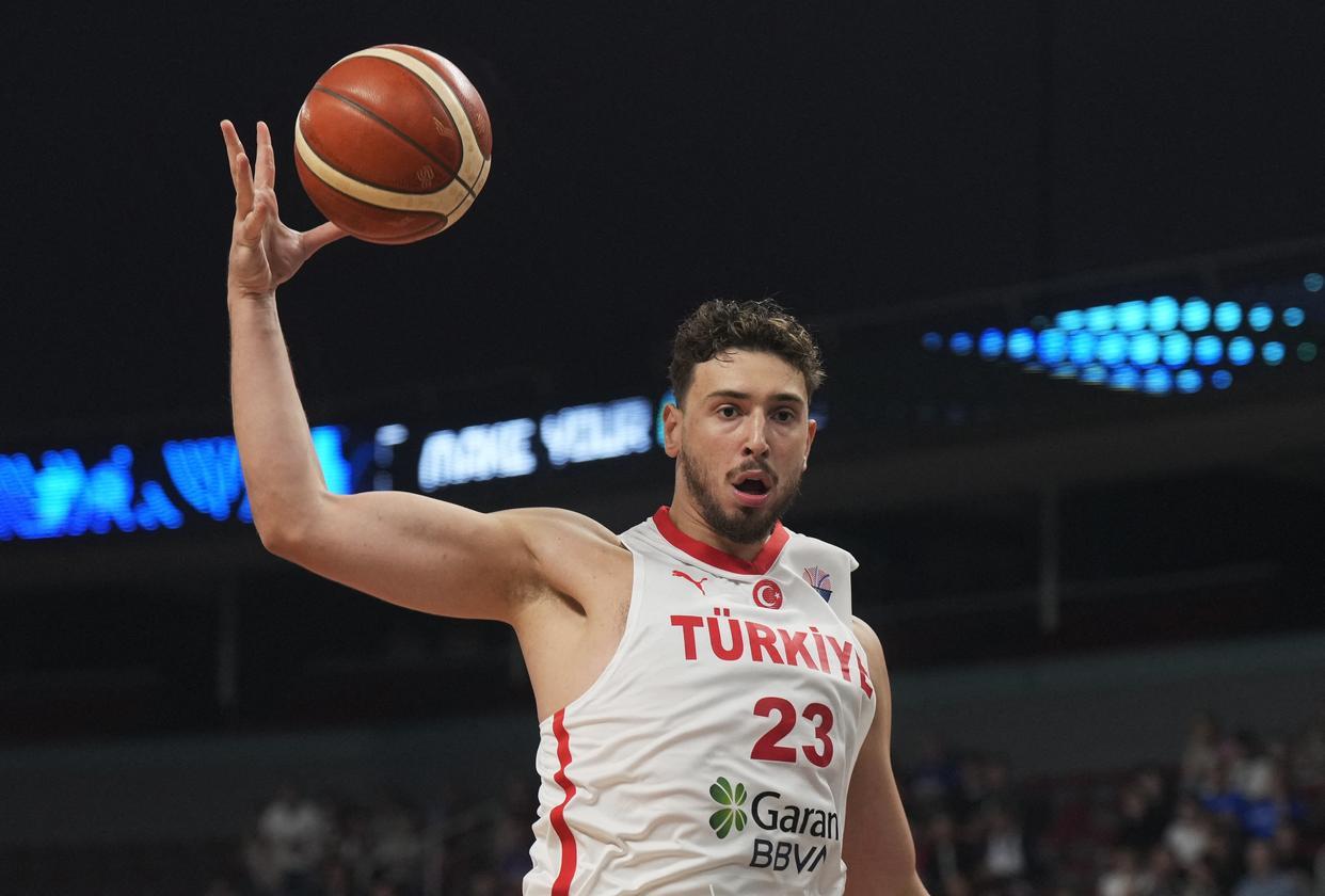 助力20分大胜!4连胜到手,申京爆发,13中8轰21+8+5+1,身手全面